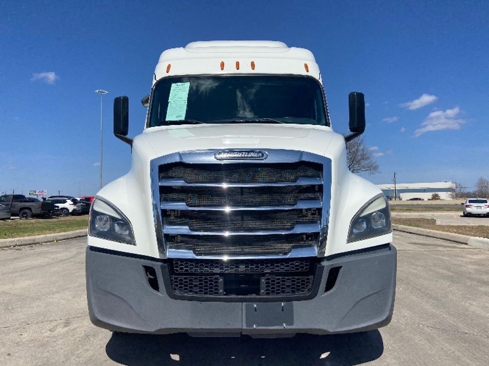 Sleeper Tractor-Heavy Duty Tractors-Freightliner-2019-T12664ST-San Antonio-TX-454,009\n\t\tmiles-$ 50,000 - Image 2