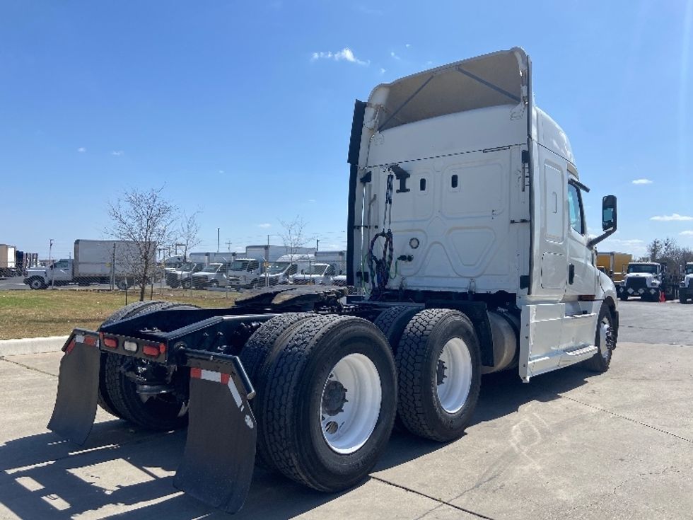 Sleeper Tractor-Heavy Duty Tractors-Freightliner-2019-T12664ST-San Antonio-TX-454,009\n\t\tmiles-$ 50,000 - Image 7