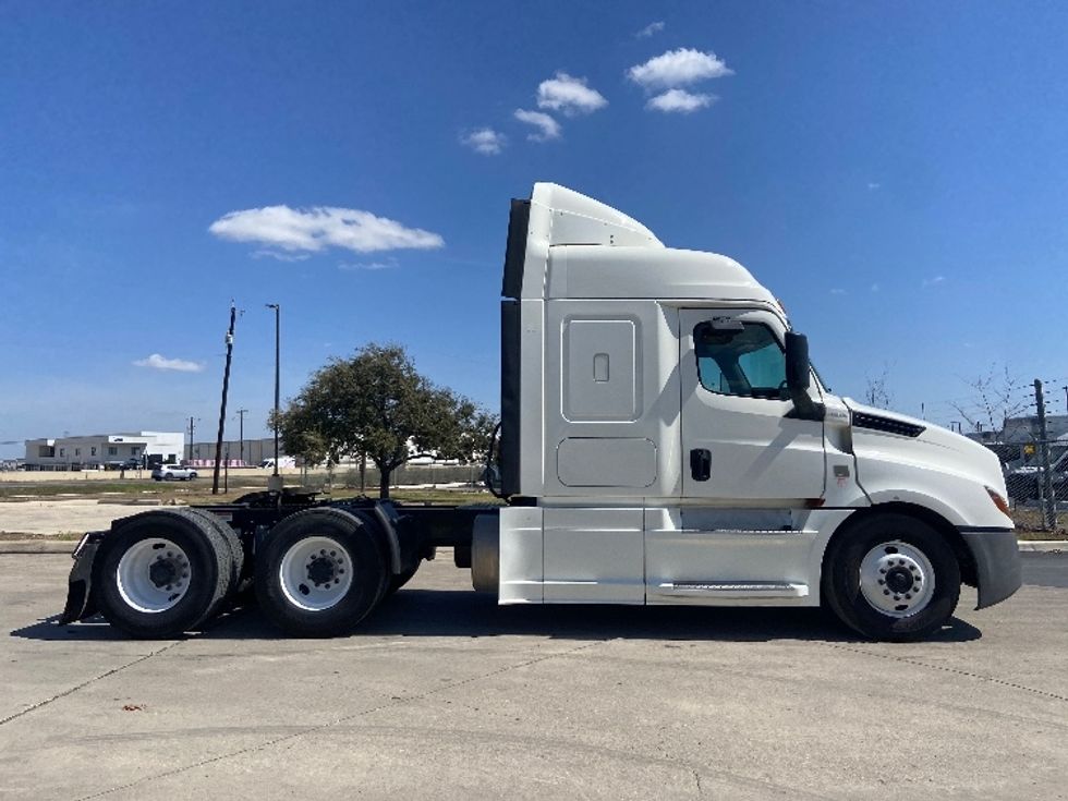 Sleeper Tractor-Heavy Duty Tractors-Freightliner-2019-T12664ST-San Antonio-TX-454,009\n\t\tmiles-$ 50,000 - Image 8