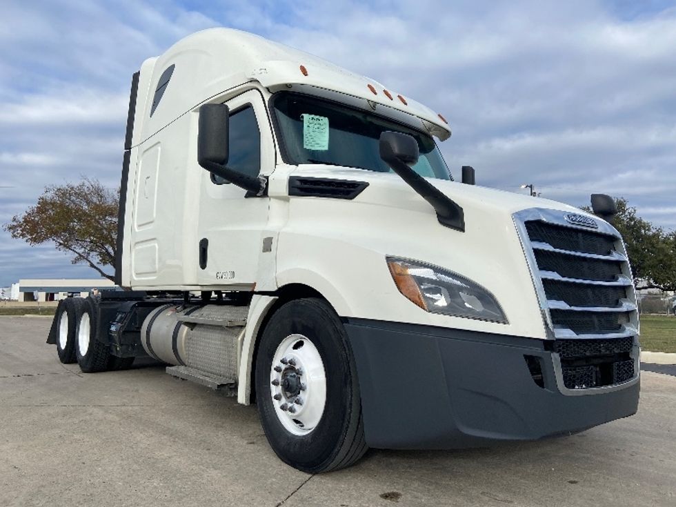 Sleeper Tractor-Heavy Duty Tractors-Freightliner-2019-T12664ST-San Antonio-TX-456,663\n\t\tmiles-$ 54,750 - Image 1