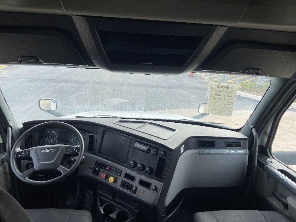 Sleeper Tractor-Heavy Duty Tractors-Freightliner-2019-T12664ST-San Antonio-TX-456,663\n\t\tmiles-$ 54,750 - Image 12