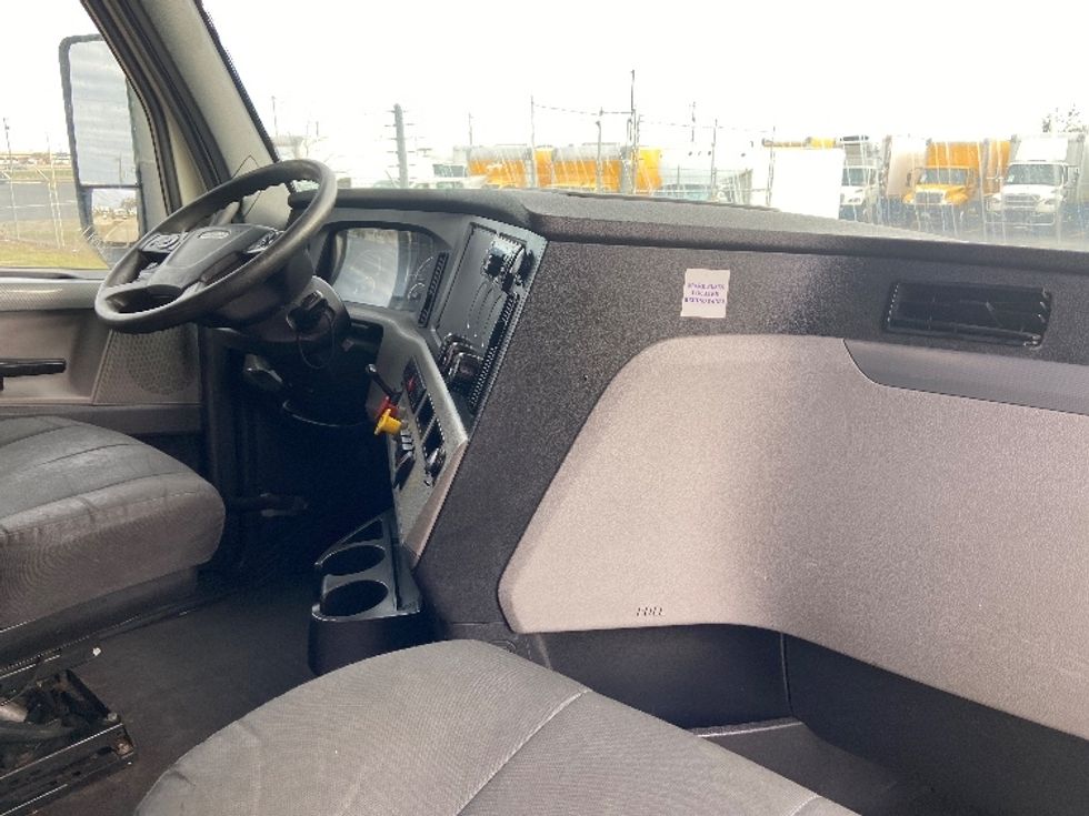 Sleeper Tractor-Heavy Duty Tractors-Freightliner-2019-T12664ST-San Antonio-TX-456,663\n\t\tmiles-$ 54,750 - Image 15