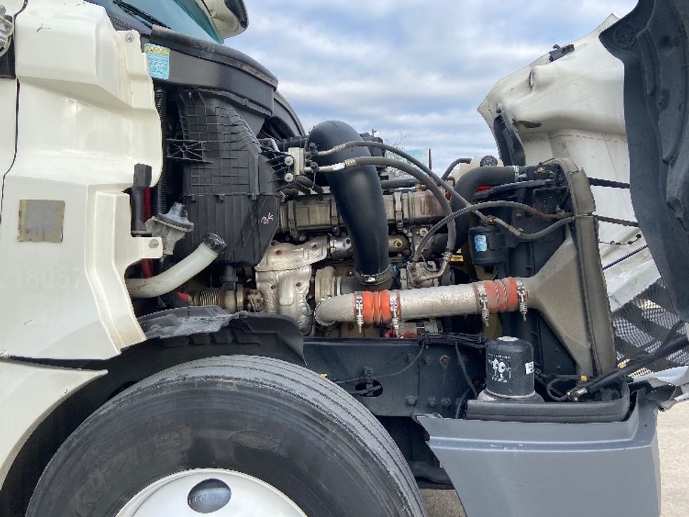 Sleeper Tractor-Heavy Duty Tractors-Freightliner-2019-T12664ST-San Antonio-TX-456,663\n\t\tmiles-$ 54,750 - Image 20