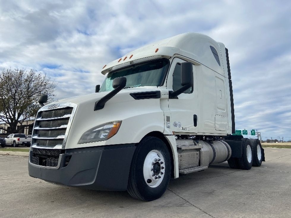 Sleeper Tractor-Heavy Duty Tractors-Freightliner-2019-T12664ST-San Antonio-TX-456,663\n\t\tmiles-$ 54,750 - Image 3