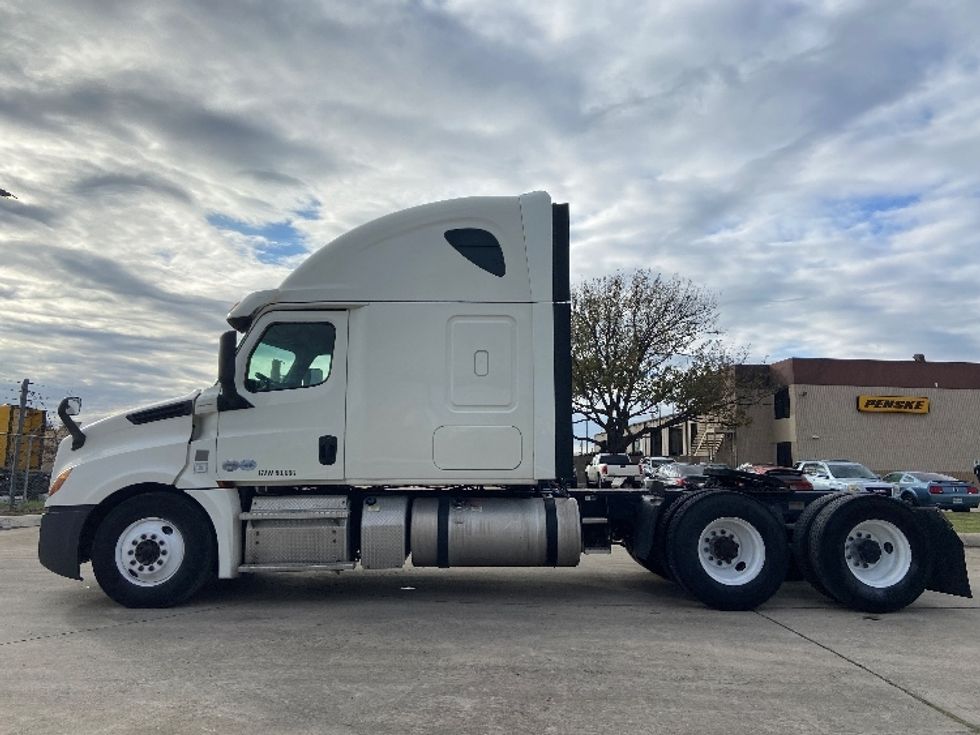 Sleeper Tractor-Heavy Duty Tractors-Freightliner-2019-T12664ST-San Antonio-TX-456,663\n\t\tmiles-$ 54,750 - Image 4