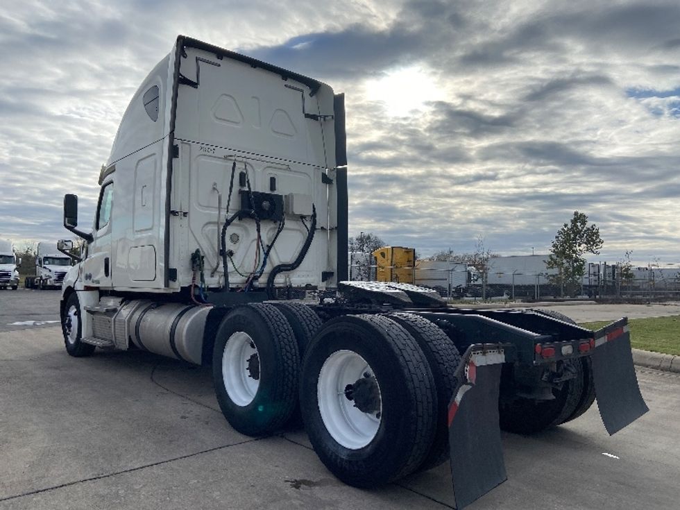 Sleeper Tractor-Heavy Duty Tractors-Freightliner-2019-T12664ST-San Antonio-TX-456,663\n\t\tmiles-$ 54,750 - Image 5