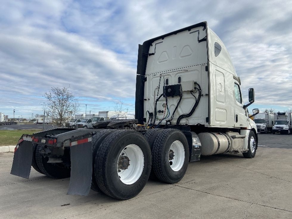 Sleeper Tractor-Heavy Duty Tractors-Freightliner-2019-T12664ST-San Antonio-TX-456,663\n\t\tmiles-$ 54,750 - Image 7