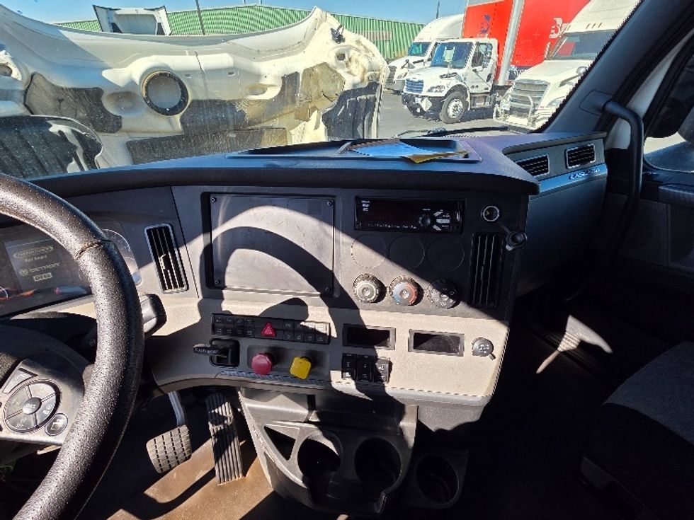 Sleeper Tractor-Heavy Duty Tractors-Freightliner-2019-T12664ST-Spokane Valley-WA-524,916\n\t\tmiles-$ 60,500 - Image 12