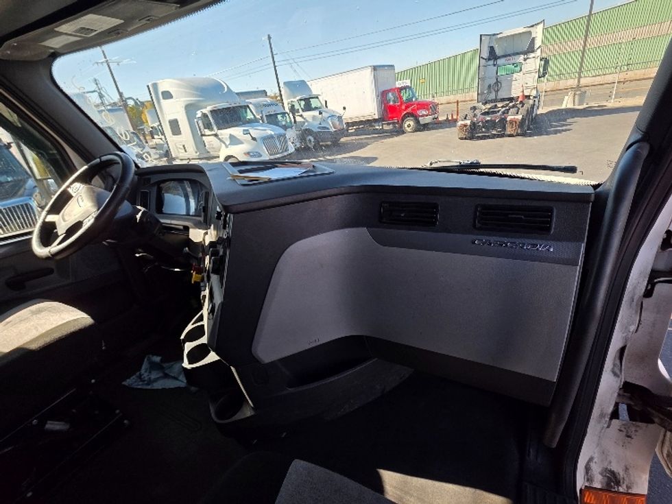 Sleeper Tractor-Heavy Duty Tractors-Freightliner-2019-T12664ST-Spokane Valley-WA-524,916\n\t\tmiles-$ 60,500 - Image 14