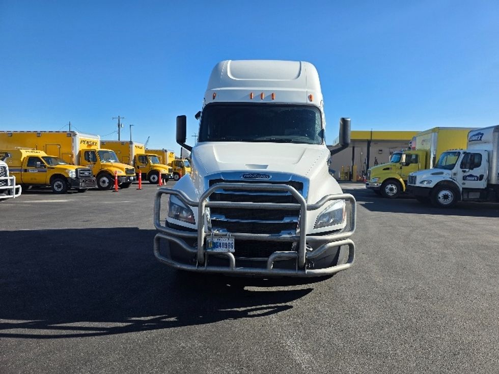 Sleeper Tractor-Heavy Duty Tractors-Freightliner-2019-T12664ST-Spokane Valley-WA-524,916\n\t\tmiles-$ 60,500 - Image 2