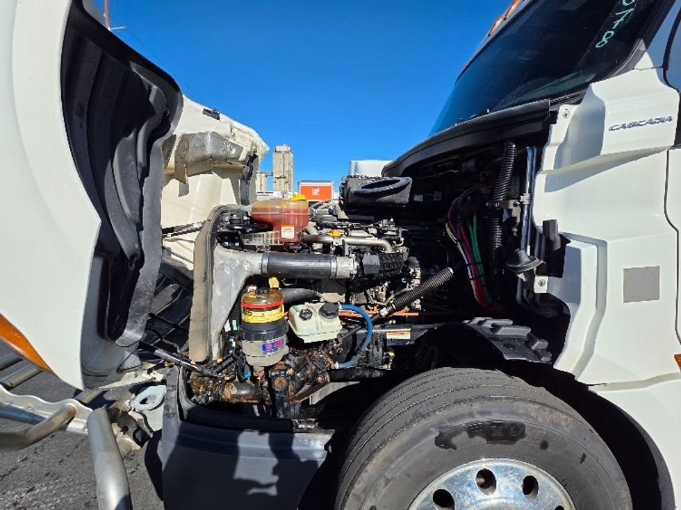 Sleeper Tractor-Heavy Duty Tractors-Freightliner-2019-T12664ST-Spokane Valley-WA-524,916\n\t\tmiles-$ 60,500 - Image 21