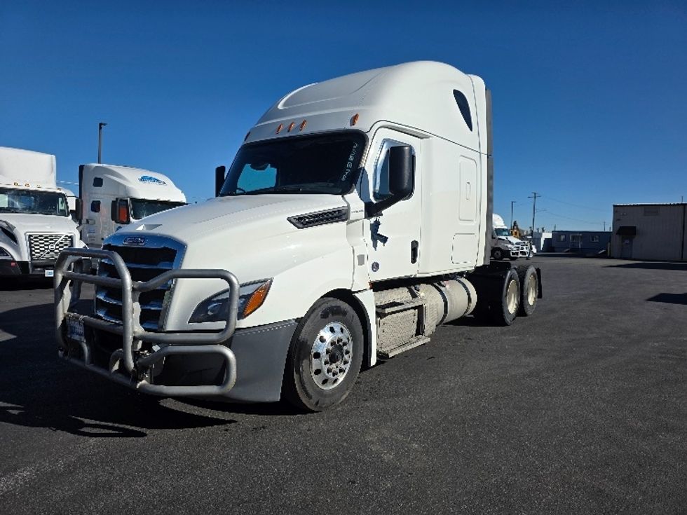 Sleeper Tractor-Heavy Duty Tractors-Freightliner-2019-T12664ST-Spokane Valley-WA-524,916\n\t\tmiles-$ 60,500 - Image 3