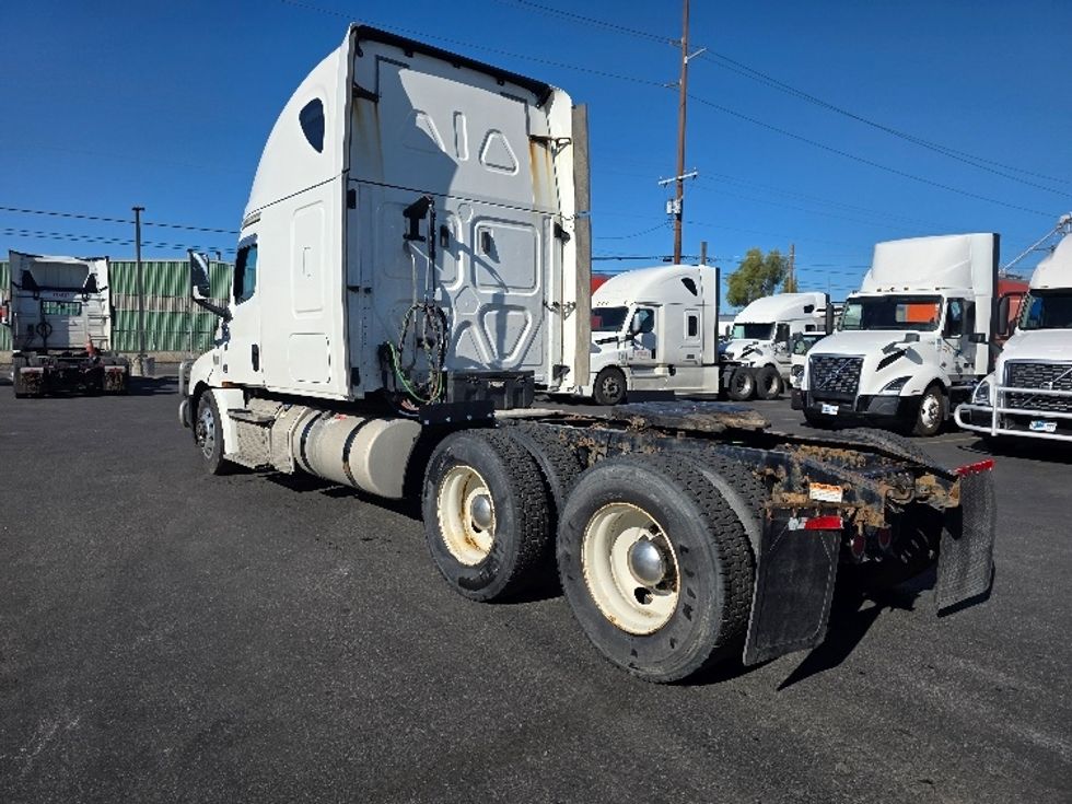 Sleeper Tractor-Heavy Duty Tractors-Freightliner-2019-T12664ST-Spokane Valley-WA-524,916\n\t\tmiles-$ 60,500 - Image 5