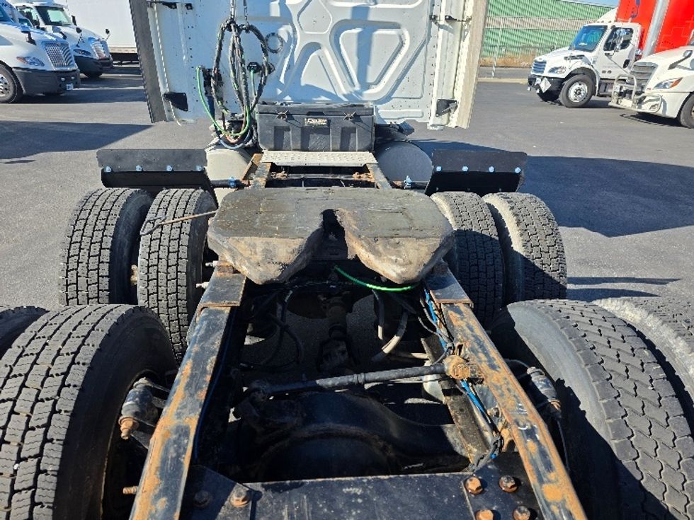 Sleeper Tractor-Heavy Duty Tractors-Freightliner-2019-T12664ST-Spokane Valley-WA-524,916\n\t\tmiles-$ 60,500 - Image 6