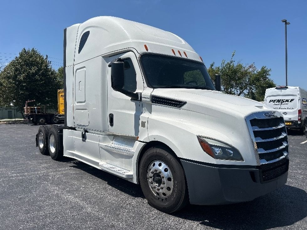 Sleeper Tractor-Heavy Duty Tractors-Freightliner-2019-T12664ST-Springfield-MO-472,900\n\t\tmiles-$ 63,000 - Image 1