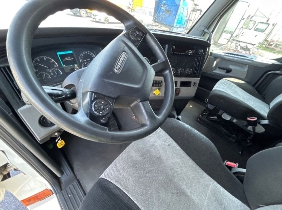 Sleeper Tractor-Heavy Duty Tractors-Freightliner-2019-T12664ST-Springfield-MO-472,900\n\t\tmiles-$ 63,000 - Image 10