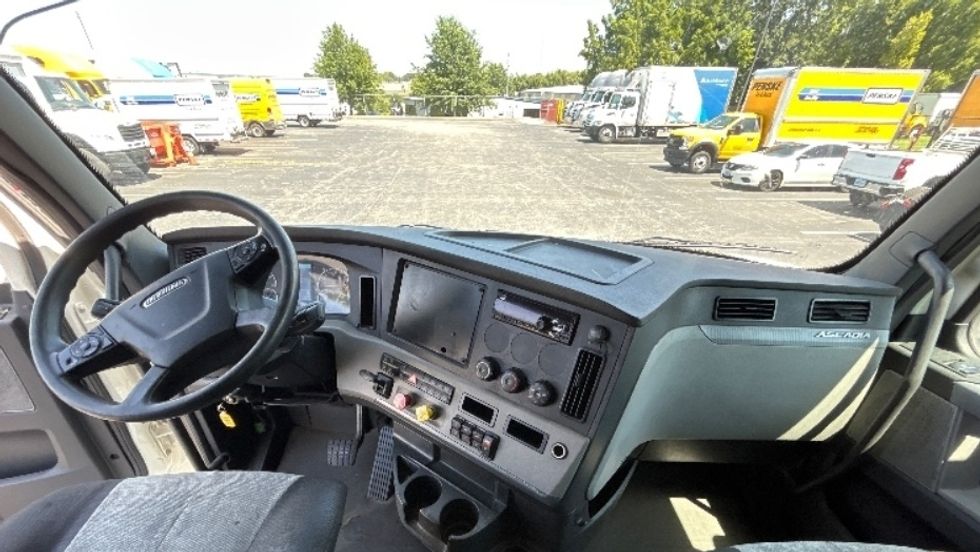 Sleeper Tractor-Heavy Duty Tractors-Freightliner-2019-T12664ST-Springfield-MO-472,900\n\t\tmiles-$ 63,000 - Image 12