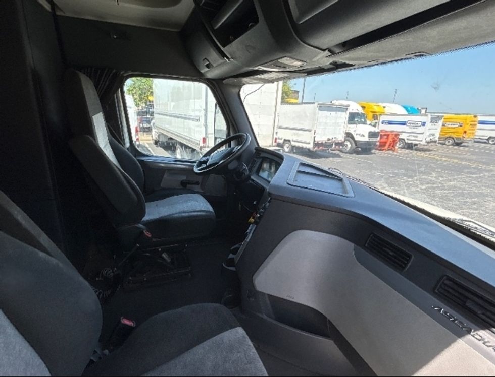 Sleeper Tractor-Heavy Duty Tractors-Freightliner-2019-T12664ST-Springfield-MO-472,900\n\t\tmiles-$ 63,000 - Image 14