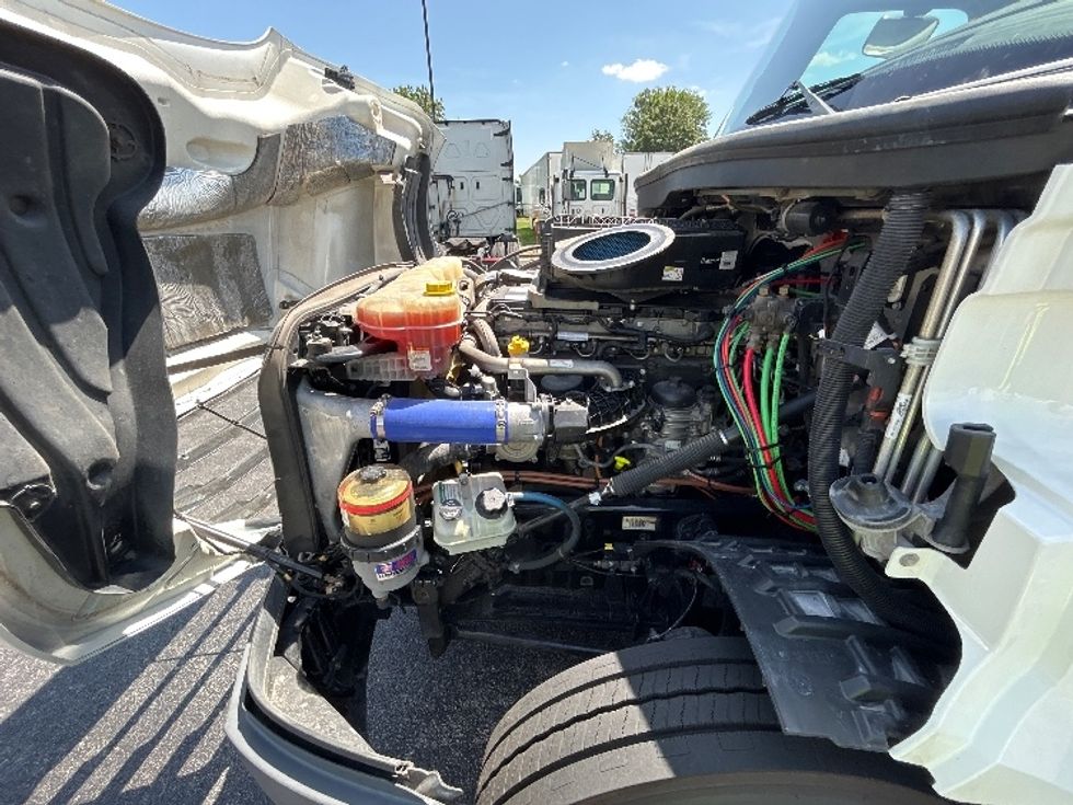 Sleeper Tractor-Heavy Duty Tractors-Freightliner-2019-T12664ST-Springfield-MO-472,900\n\t\tmiles-$ 63,000 - Image 19