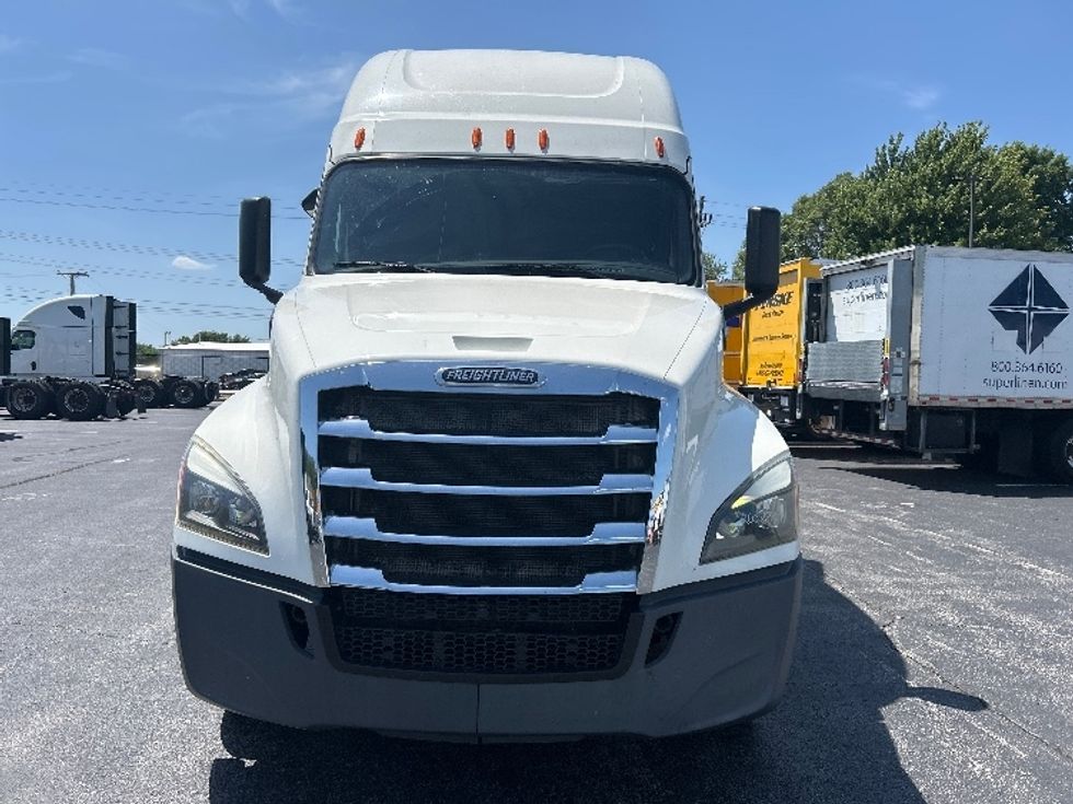 Sleeper Tractor-Heavy Duty Tractors-Freightliner-2019-T12664ST-Springfield-MO-472,900\n\t\tmiles-$ 63,000 - Image 2