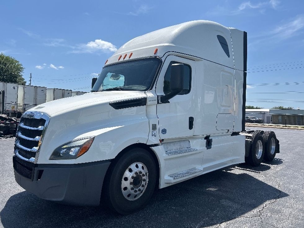 Sleeper Tractor-Heavy Duty Tractors-Freightliner-2019-T12664ST-Springfield-MO-472,900\n\t\tmiles-$ 63,000 - Image 3