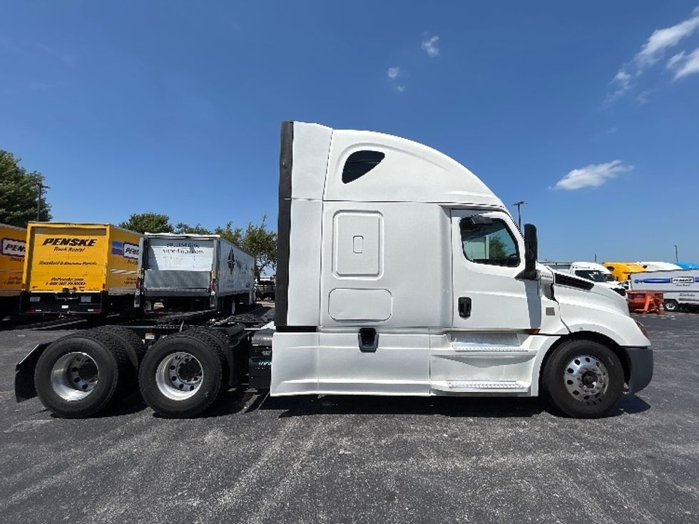 Sleeper Tractor-Heavy Duty Tractors-Freightliner-2019-T12664ST-Springfield-MO-472,900\n\t\tmiles-$ 63,000 - Image 8