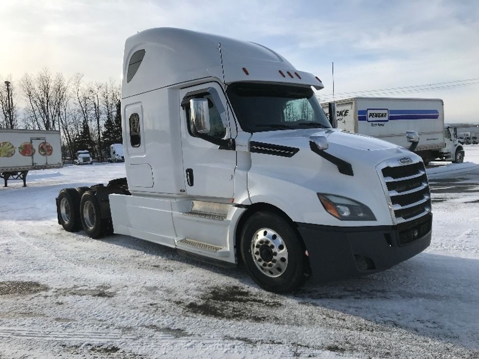 Sleeper Tractor-Heavy Duty Tractors-Freightliner-2019-T12664ST-Ste-Foy-PQ-965,061\n\t\tkm-$ 34,500 - Image 1