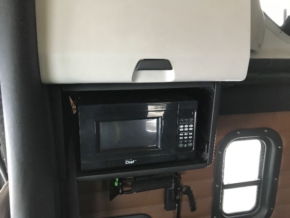 Sleeper Tractor-Heavy Duty Tractors-Freightliner-2019-T12664ST-Ste-Foy-PQ-965,061\n\t\tkm-$ 34,500 - Image 18