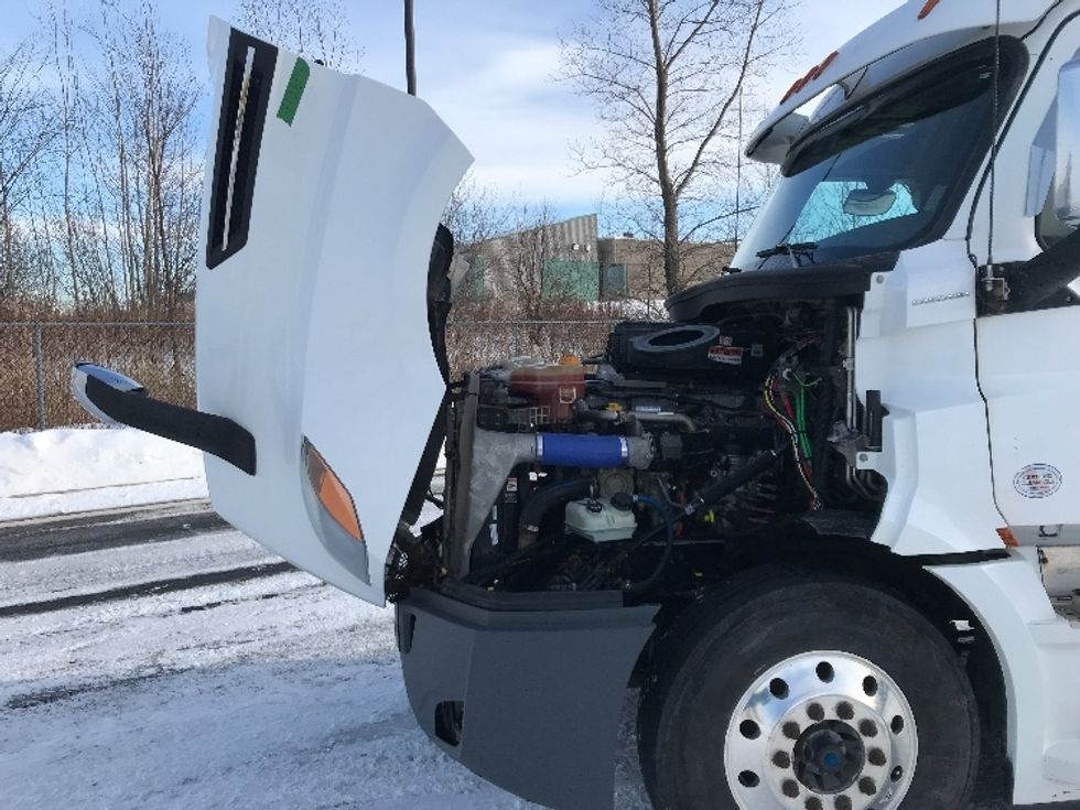 Sleeper Tractor-Heavy Duty Tractors-Freightliner-2019-T12664ST-Ste-Foy-PQ-965,061\n\t\tkm-$ 34,500 - Image 21