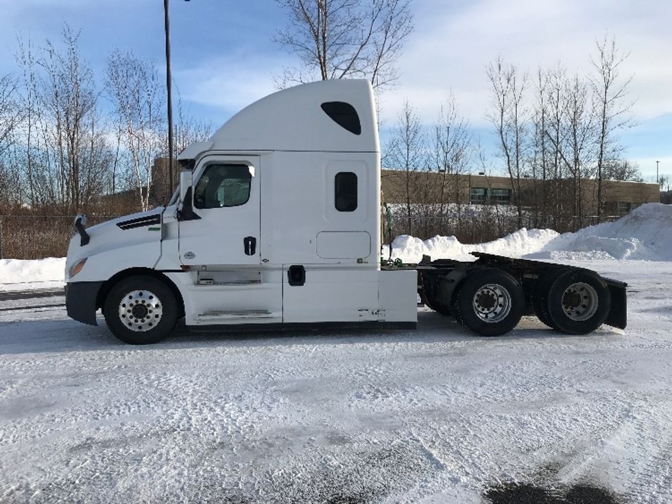 Sleeper Tractor-Heavy Duty Tractors-Freightliner-2019-T12664ST-Ste-Foy-PQ-965,061\n\t\tkm-$ 34,500 - Image 4