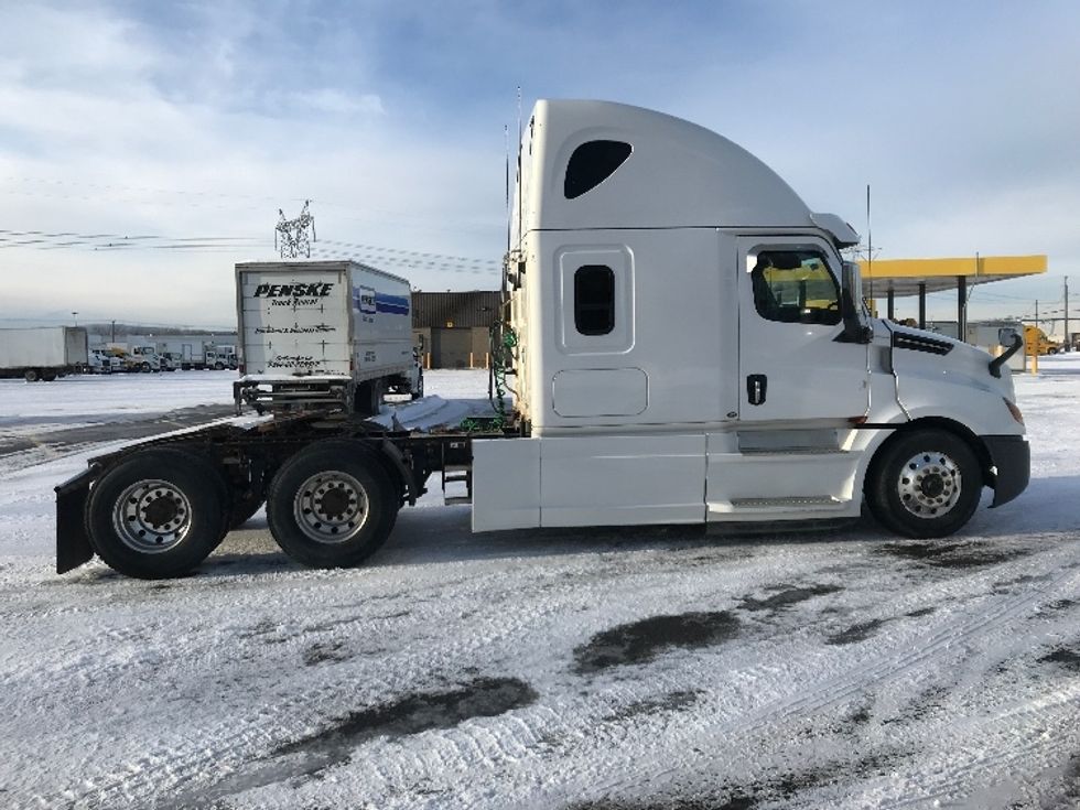Sleeper Tractor-Heavy Duty Tractors-Freightliner-2019-T12664ST-Ste-Foy-PQ-965,061\n\t\tkm-$ 34,500 - Image 8