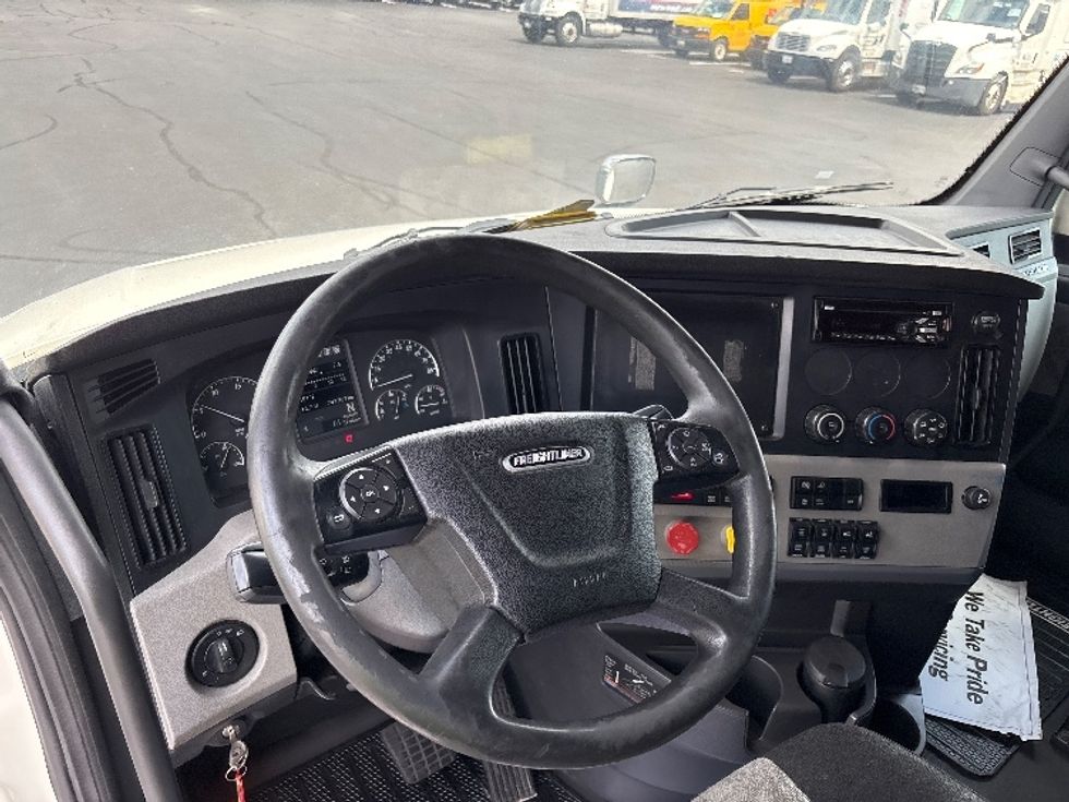 Sleeper Tractor-Heavy Duty Tractors-Freightliner-2019-T12664ST-Sterling-VA-747,367\n\t\tmiles-$ 44,750 - Image 10
