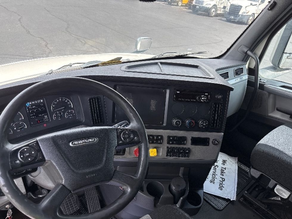 Sleeper Tractor-Heavy Duty Tractors-Freightliner-2019-T12664ST-Sterling-VA-747,367\n\t\tmiles-$ 44,750 - Image 11