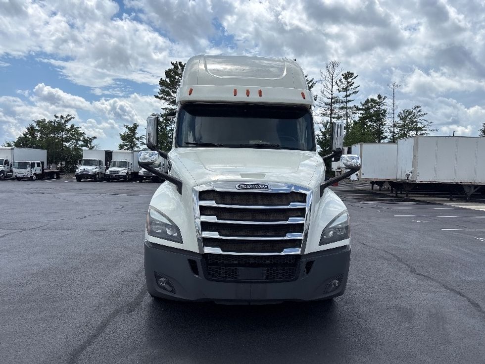 Sleeper Tractor-Heavy Duty Tractors-Freightliner-2019-T12664ST-Sterling-VA-747,367\n\t\tmiles-$ 44,750 - Image 2