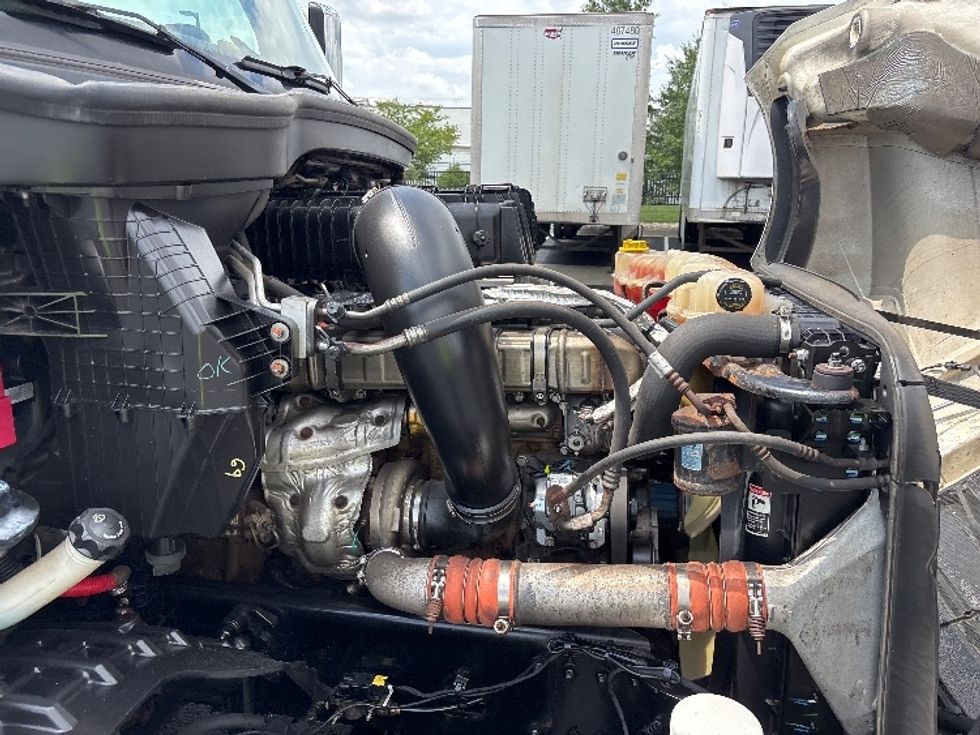 Sleeper Tractor-Heavy Duty Tractors-Freightliner-2019-T12664ST-Sterling-VA-747,367\n\t\tmiles-$ 44,750 - Image 20