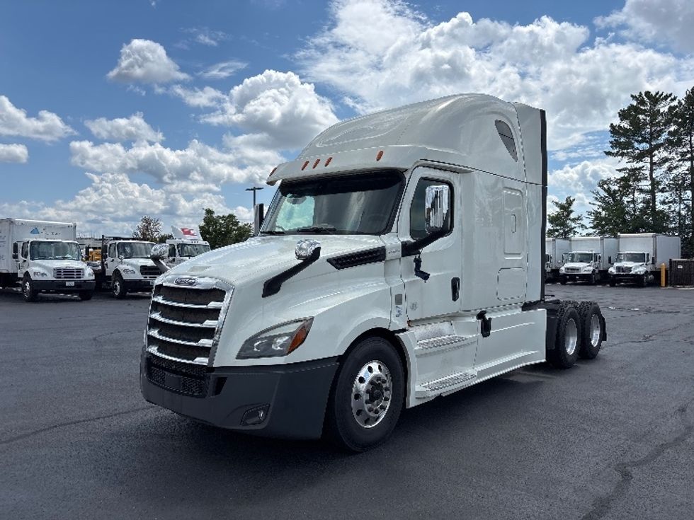 Sleeper Tractor-Heavy Duty Tractors-Freightliner-2019-T12664ST-Sterling-VA-747,367\n\t\tmiles-$ 44,750 - Image 3