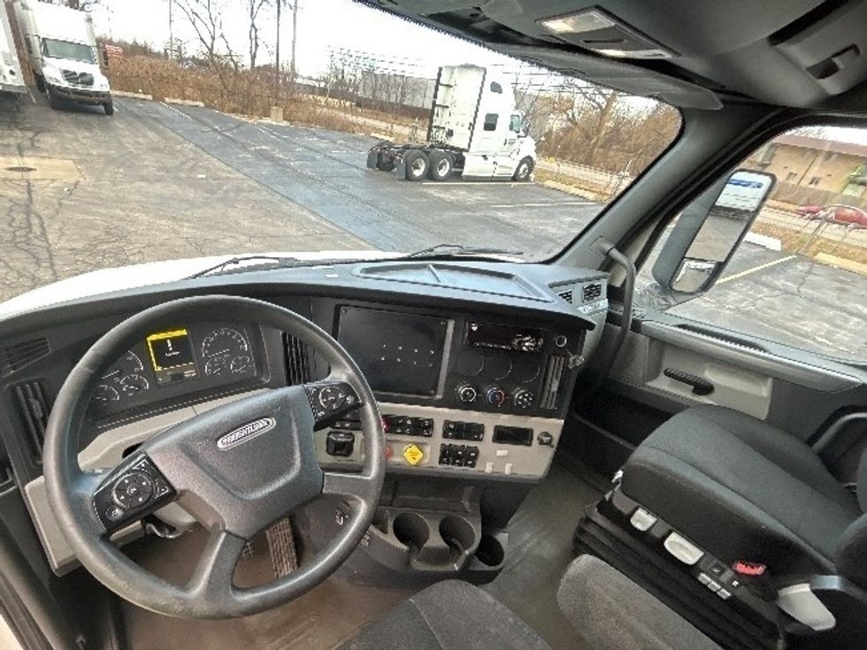 Sleeper Tractor-Heavy Duty Tractors-Freightliner-2019-T12664ST-Sturtevant-WI-479,686\n\t\tmiles-$ 48,000 - Image 11