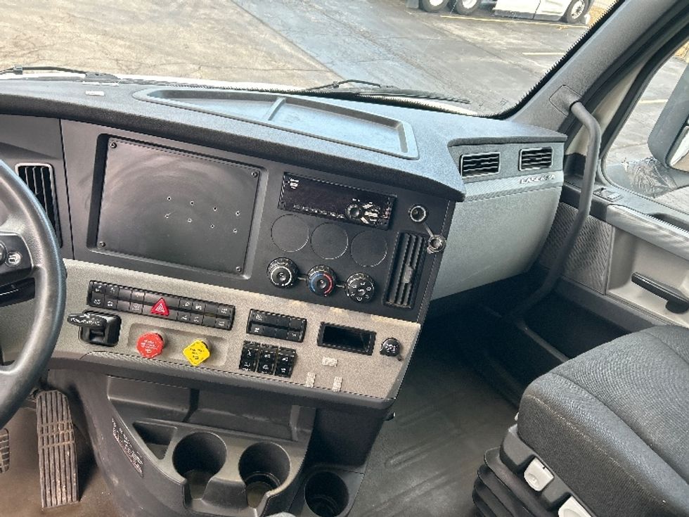 Sleeper Tractor-Heavy Duty Tractors-Freightliner-2019-T12664ST-Sturtevant-WI-479,686\n\t\tmiles-$ 48,000 - Image 12