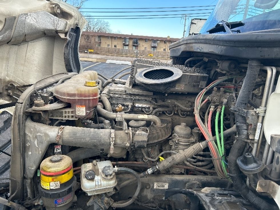 Sleeper Tractor-Heavy Duty Tractors-Freightliner-2019-T12664ST-Sturtevant-WI-479,686\n\t\tmiles-$ 48,000 - Image 21