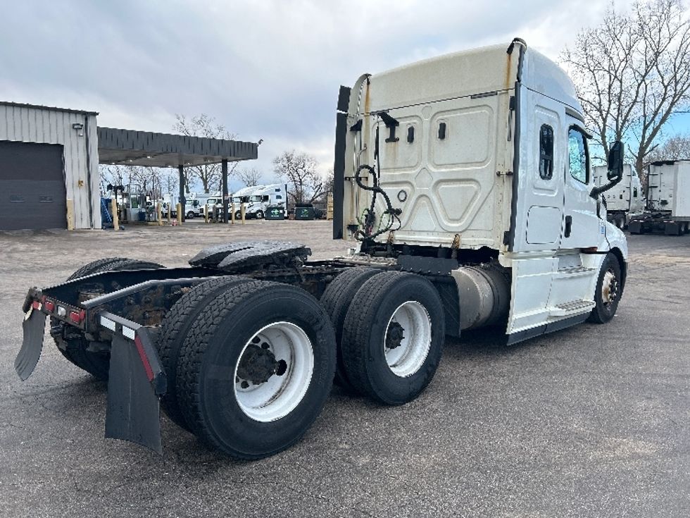Sleeper Tractor-Heavy Duty Tractors-Freightliner-2019-T12664ST-Sturtevant-WI-479,686\n\t\tmiles-$ 48,000 - Image 7
