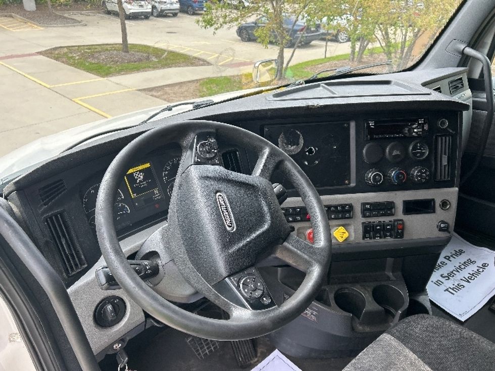 Sleeper Tractor-Heavy Duty Tractors-Freightliner-2019-T12664ST-Sturtevant-WI-513,333\n\t\tmiles-$ 63,000 - Image 10