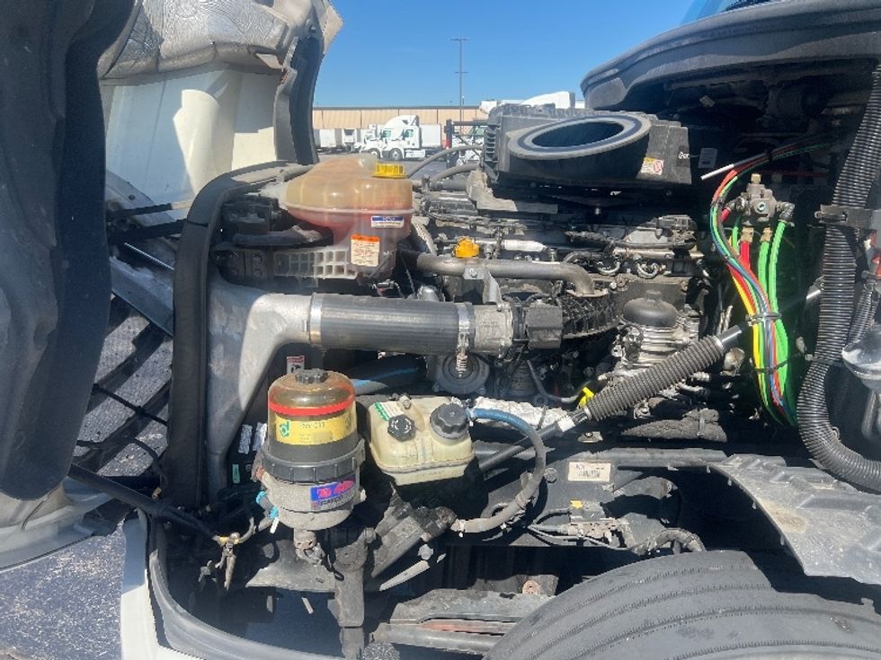 Sleeper Tractor-Heavy Duty Tractors-Freightliner-2019-T12664ST-Sturtevant-WI-513,333\n\t\tmiles-$ 63,000 - Image 21