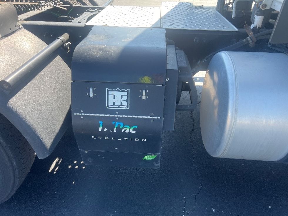 Sleeper Tractor-Heavy Duty Tractors-Freightliner-2019-T12664ST-Sturtevant-WI-513,333\n\t\tmiles-$ 63,000 - Image 23