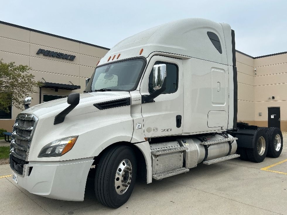 Sleeper Tractor-Heavy Duty Tractors-Freightliner-2019-T12664ST-Sturtevant-WI-513,333\n\t\tmiles-$ 63,000 - Image 3