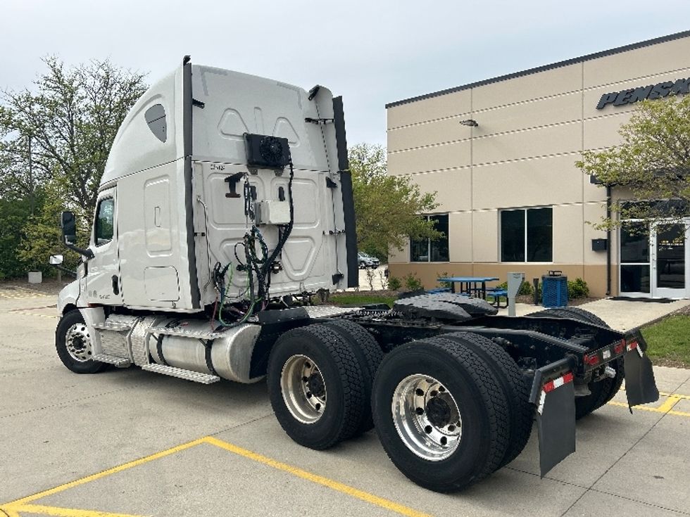 Sleeper Tractor-Heavy Duty Tractors-Freightliner-2019-T12664ST-Sturtevant-WI-513,333\n\t\tmiles-$ 63,000 - Image 5