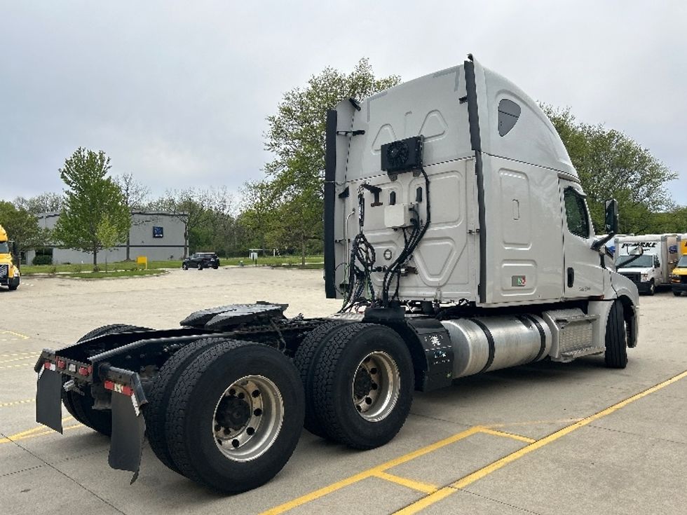 Sleeper Tractor-Heavy Duty Tractors-Freightliner-2019-T12664ST-Sturtevant-WI-513,333\n\t\tmiles-$ 63,000 - Image 7