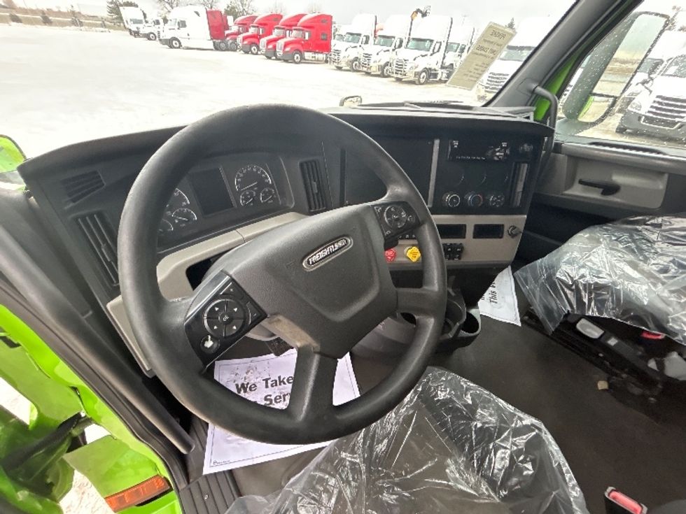 Sleeper Tractor-Heavy Duty Tractors-Freightliner-2019-T12664ST-Sturtevant-WI-555,652\n\t\tmiles-$ 49,500 - Image 10