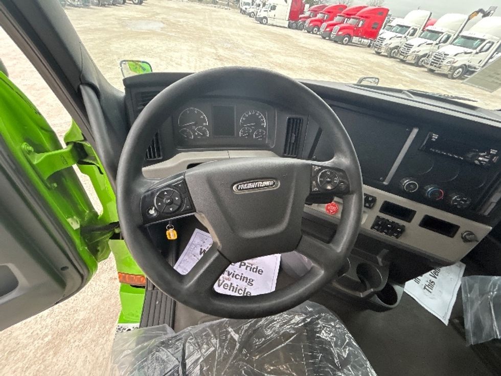 Sleeper Tractor-Heavy Duty Tractors-Freightliner-2019-T12664ST-Sturtevant-WI-555,652\n\t\tmiles-$ 49,500 - Image 11