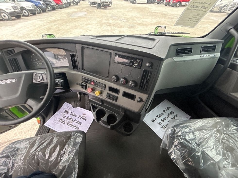 Sleeper Tractor-Heavy Duty Tractors-Freightliner-2019-T12664ST-Sturtevant-WI-555,652\n\t\tmiles-$ 49,500 - Image 12