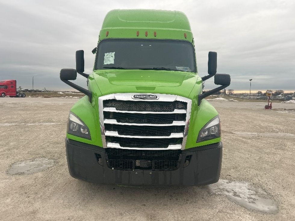 Sleeper Tractor-Heavy Duty Tractors-Freightliner-2019-T12664ST-Sturtevant-WI-555,652\n\t\tmiles-$ 49,500 - Image 2